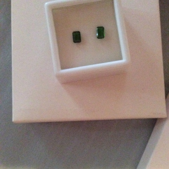 Green gemstones - Picture 2 of 3